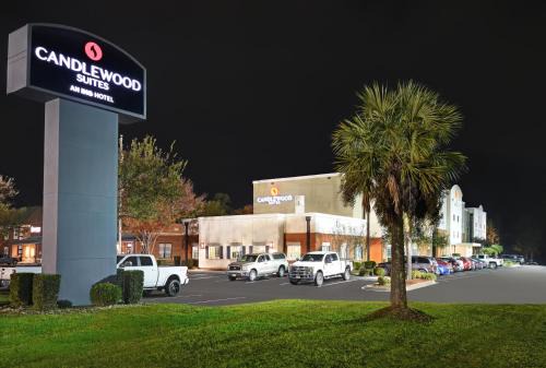 Sumter Hotel | Pet-Friendly Candlewood Suites Sumter with Pool Access
