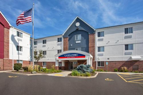 Kenosha Hotel | Discover Candlewood Suites Kenosha: Pet-Friendly Comfort