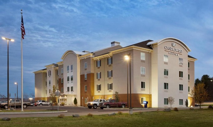 Vestal Hotel | Discover Candlewood Suites Vestal - Binghamton: Pet-Friendly Stay