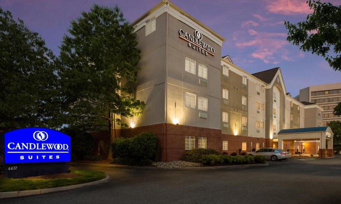Northwest Hotel | Pet-Friendly Candlewood Suites in Virginia Beach Town Center