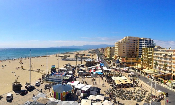 Le Grand Large Apartment | Canet Plage: Oceanfront Apartment with Top Guest Rating