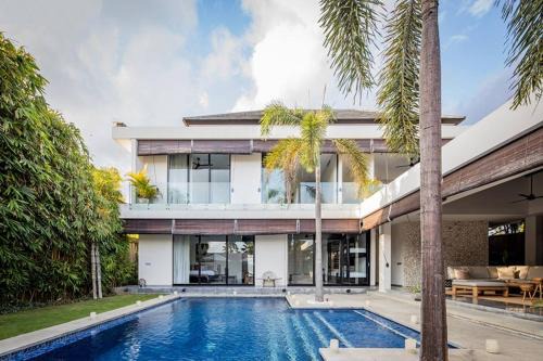 Berawa Villa | Relax at Villa Waha: 4-Star Stay with Pool & Breakfast