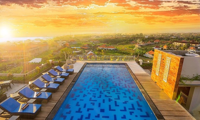 Padonan Hotel | Relax at Canggu Dream Village Hotel with Oceanfront Bliss