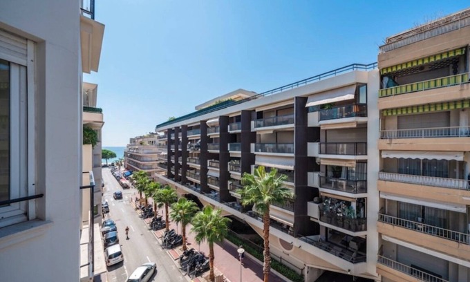 Cannes City Centre Apartment | Exceptional Cannes Retreat, Steps from the Beach