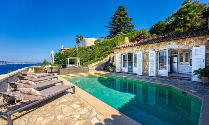 Theoule-sur-Mer House | Unforgettable Beachside Retreat with Breathtaking Views