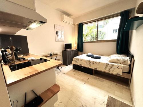 Cannes Apartment | Convenient Cannes Hotel Near Beach with Free WiFi & AC