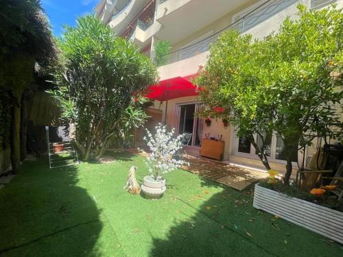 Carnot Apartment | Relax at Cannes Cosy Oasis - 4-Star Guest Rated Perfection