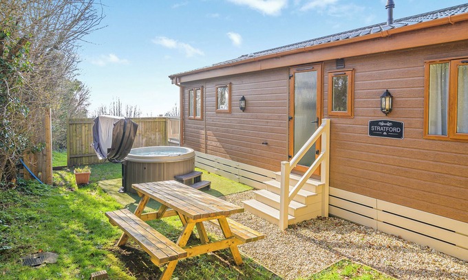 Cheddar Ski Chalet | Well-Equipped Lodge with Pool, Spa & Family-Friendly Amenities