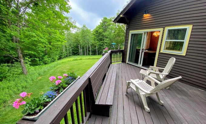 Franconia House | Convenient Slopeside Home with Spa - Steps to Mittersill