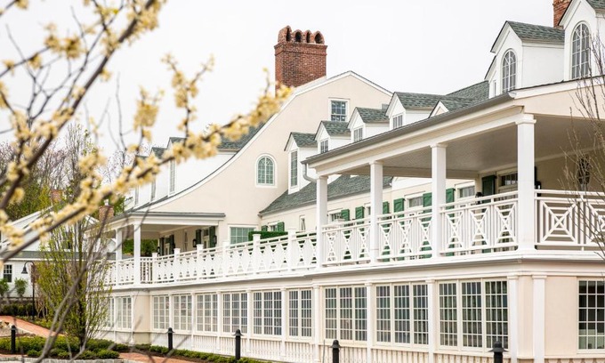 Hampton Bays Hotel | Discover Canoe Place Inn & Cottages: Oceanfront Getaway