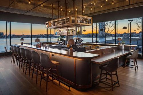 Fells Point Hotel | Modern Canopy By Hilton Baltimore Harbor Point Near Waterfront