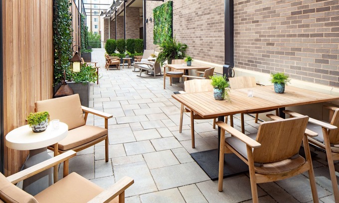 SouthPark Hotel | Pet-Friendly Canopy by Hilton Charlotte Southpark Awaits
