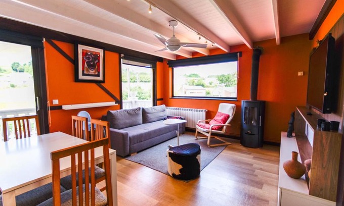 Pielagos Apartment | Beautiful Apartment with Garden, Pool & Ocean Views