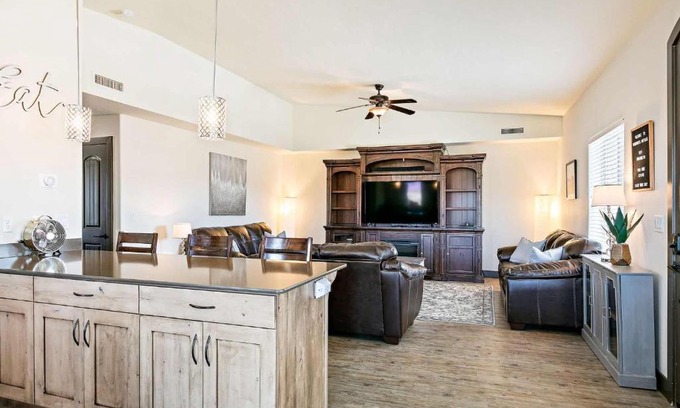 St. George Apartment | Canthony's Cottage W301 Condo with Pool and Hot Tub Access