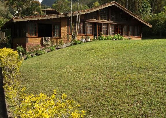 Teresopolis Cabin | Pet-Friendly Retreat at Canto da Serrinha - Rated 9/10