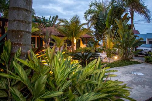 Ubatuba House | Oceanfront Canto das Ondas Apart Studios with Pet-Friendly Perks