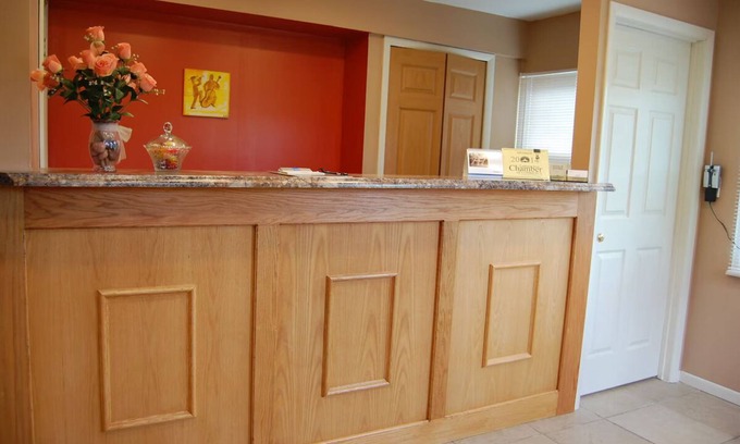 Canton Hotel | Budget-Friendly Stay at Canton Inn with Spa & Breakfast
