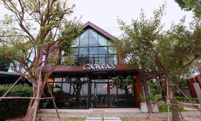 Trat House | Family-Friendly Canvas Home with Oceanfront Pool Access