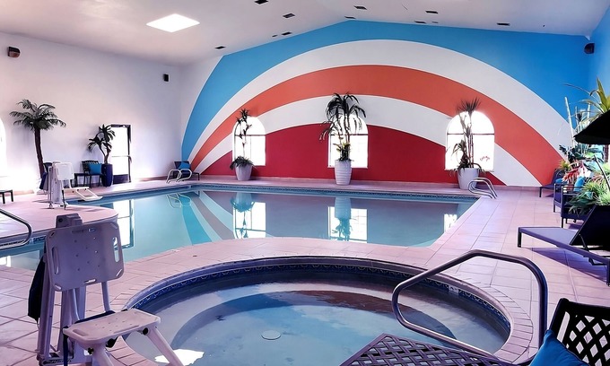 Window Rock Hotel | Explore Canyon de Chelly: Pet-Friendly Units with Breakfast