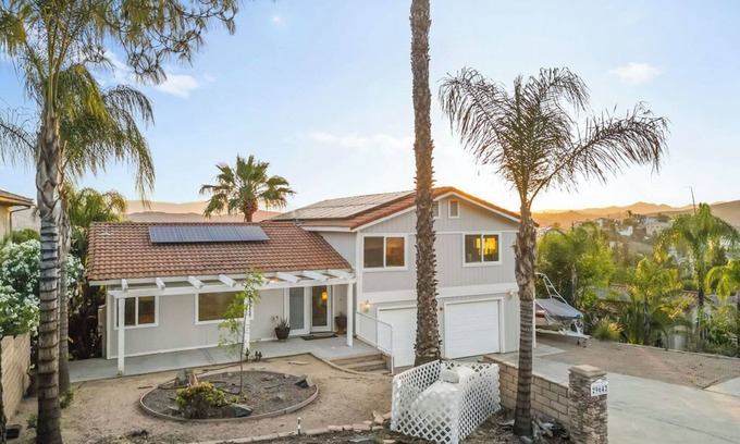 Canyon Lake Villa | Canyon Lake Getaway Mid-Term Rental | 5-BR House Canyon Lake, Riverside | Pool Spa Golf