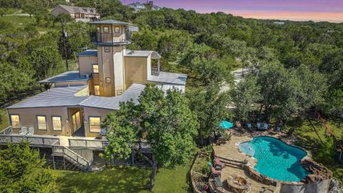 Fischer House | Pet-Friendly Retreat at Canyon Lake Lighthouse - 10/10 Rating