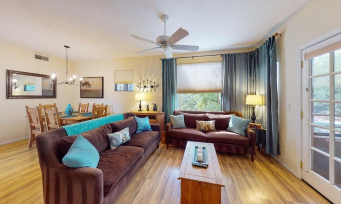 Tucson Apartment | Pet-Friendly Canyon View Retreat with Pools & Family Amenities