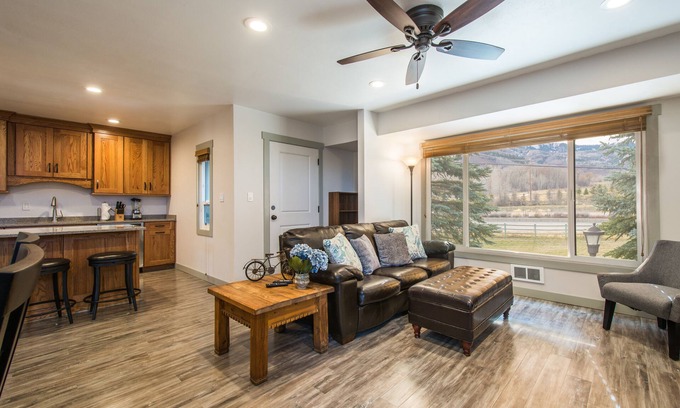South Snyderville Basin Condo | Modern Canyons View Condo with Pool & Spa, Rated 9.6/10