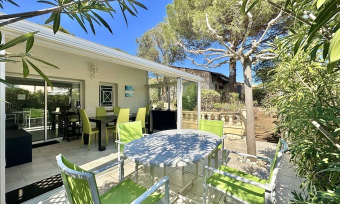 Cap d'Agde Apartment | Relaxing Oceanfront Villa with Terrace in Cap d'Agde