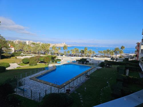 Cap-d'Antibes Apartment | Oceanfront Cap d'Antibes Port Aubernon: 4-Star Retreat