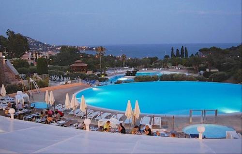 Agay Apartment | Oceanfront Retreat: CAP ESTEREL, T2 with PMR Access
