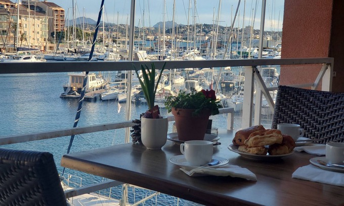 Frejus Port Apartment | Cap Hermès Studio: Ocean View with Pool & 10/10 Guest Rating