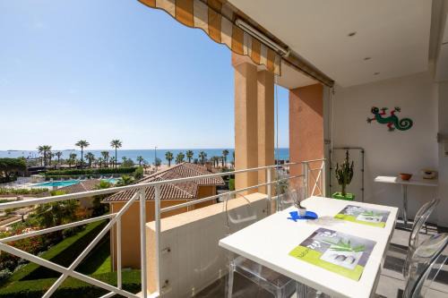 Frejus Port Apartment | Oceanfront Retreat at CAP HERMES - Rated 9/10 by Guests
