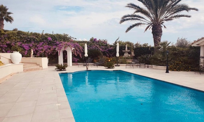 Cap d'Agde Villa | Unforgettable Cap Holidays: 4-Star Stay with Pool & Hot Tub