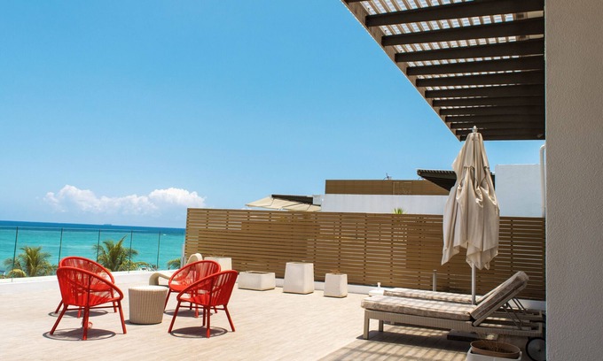 Wolmar Apartment | Cap Ouest - Oceanfront Penthouse Suite with Pool