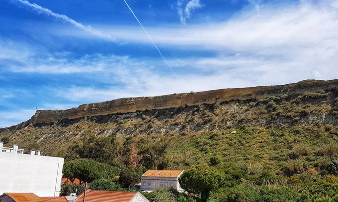 Costa de Caparica Apartment | Top-Rated Caparica Cliff Apartment with Spa & Breakfast