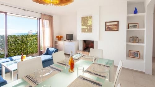Llafranc Apartment | Oceanfront Capdevila: Family-Friendly with Scenic Views