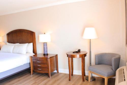 Hyannis Hotel | Discover Cape Cod Irish Village - Relax by the Oceanfront