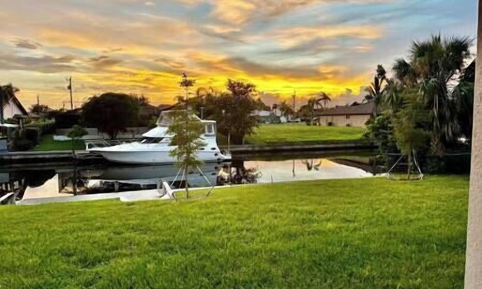 Lochmoor Waterway Estates House | Cape Escape – 4BR Waterfront Home w/Gulf Access, 4 bdr/3 bath Cape Coral/Ft. Myers Home