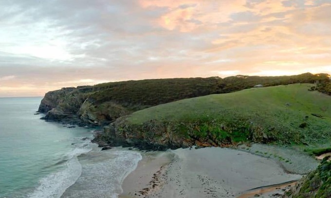 De Mole River House | Top-Rated Cape Forbin Retreat with Family-Friendly Amenities