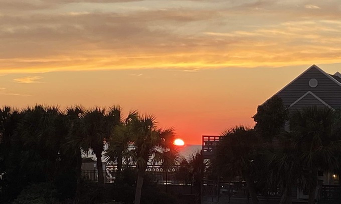 Port St. Joe House | Experience Cape Happy Hour: Beachfront Pool & Gulf Views