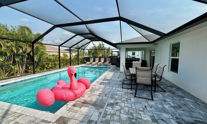 Mariner House | Cape House: 4 BR Oasis with Heated Pool & Private Backyard