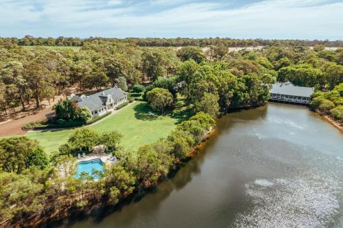 Wilyabrup Cabin | Exclusive Cape Lodge: 5-Star Oceanfront Getaway Awaits