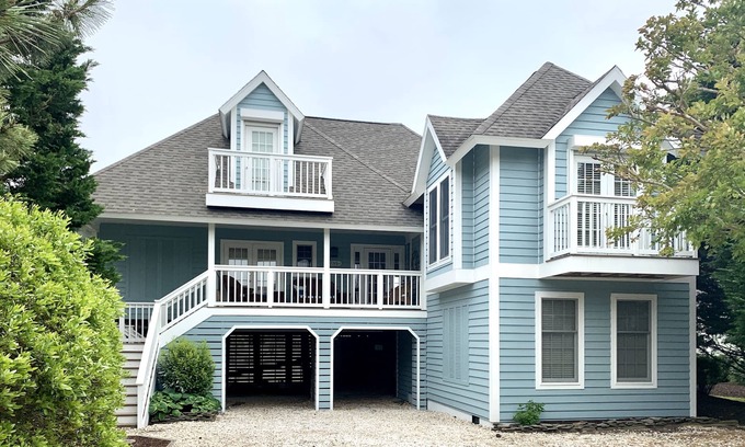 Lewes House | Indulge at Cape Shores: Beachfront Bliss with Pool & Courts