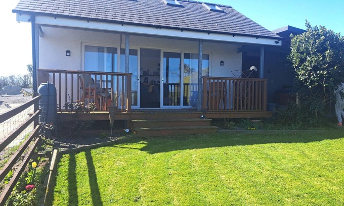 Llanerchymedd Cottage | Pet-Friendly Getaway at Capel Park in Llanerchymedd