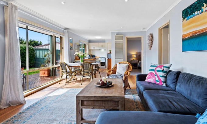 Capel Sound House | Welcoming CapelHelm: Family & Pet Friendly Retreat
