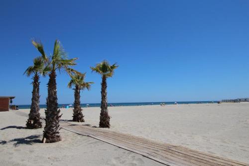 La Cote Radieuse Apartment | Cozy Capestang Studio Steps from the Beach & Pet Friendly