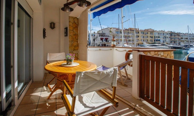 Empuriabrava Apartment | Capità Cabin - Premier Oceanfront Retreat with Spa & Pool