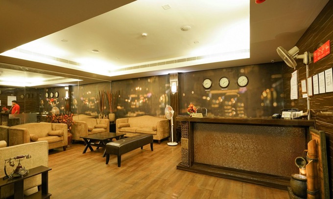 Alwaye Hotel | Discover Mookkannoor Tourist Home: Family-Friendly Escape