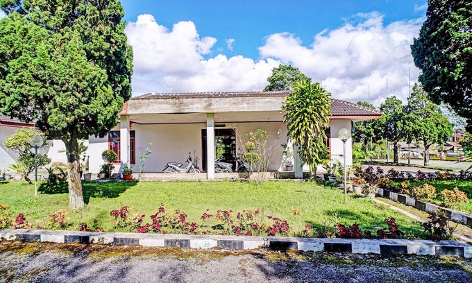 Kota Sidikalang Hotel | Budget-Friendly Stay at Capital O 92214 Beristera Hotel