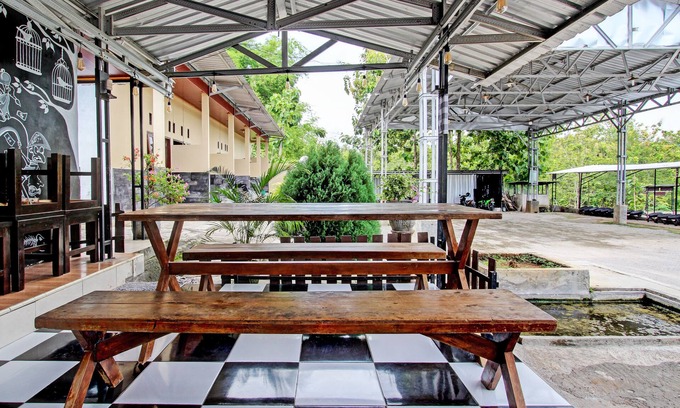 Medan Hotel | Budget-Friendly Stay at Capital O 93533 Griya Denok